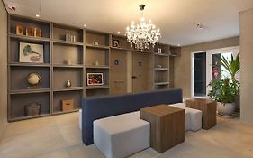Loft com Piscina, Academia, 100 metros do Metro